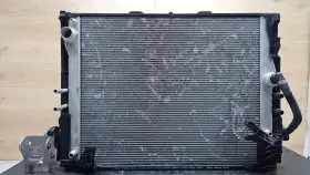 8509743 Bmw 2009-2015 F01 F02 750i 4.4l N63 Engine Radiator Cooling Assembly Oem
