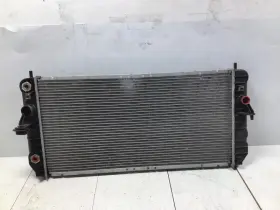 675.gm6v02 Cadillac Deville 2002 4.6l 8cyl Radiator Factory