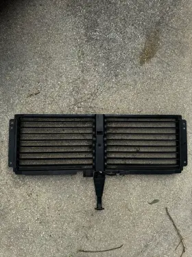 84498862 Chevrolet 2018 2019 2020 2021 Equinox Front Radiator Air Shutter Oem