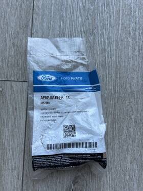 Ford Ae8z8a194a Oem New 11-19 Fiesta Hatchback Sedan Radiator Upper Bracket Ae8z-8a194-a