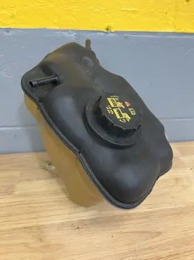 Cr33-8a080-aa Ford 2011-14 Mustang Radiator Coolant Overflow Expansion Tank Bottle Cr338a080aa