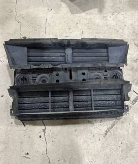 Ford Gv4b8475ac 2017-2019 Escape 1.5l Radiator Air Shutter Active Grille Oem