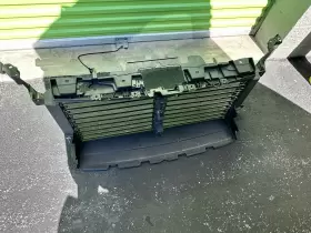 Jl1b-8475-a Ford 2018-2020 Expedition Front Upper Radiator Air Shutter Oem Missing Tab