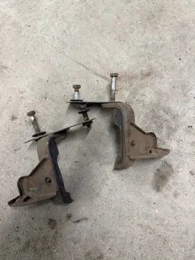 14016152 Gm 1977-1982 Corvette Radiator Fan Shroud Mounting Bracket Pair