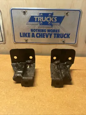 14063152 Gm 81-87 Chevy Gmc Truck Radiator Hold Down Brackets C10 C20 C30 K5 K10 K20 K30 Oem