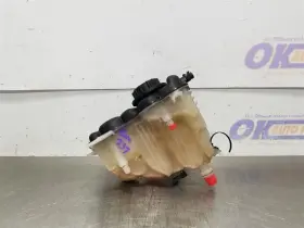 671-10040 Jaguar 17 2017 Xe 2.0l Coolant Reservoir