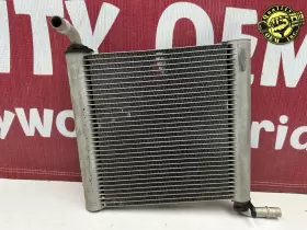 Lr092120 Jaguar / Land Rover 2018-2023 Range Velar - Right Auxiliary Radiator Oem