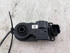 Kia P1869-69000 2023-2024 Sportage Hybrid Radiator Air Shutter Upper Motor Actuator Oem