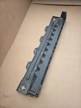 M8e2-8a291-aa Land Rover M8e28a291aa 2023-25 Range Sport Front Lower Radiator Bracket Trim Shield Support Oem
