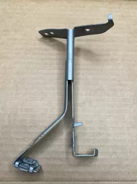 2045241440 Mercedes Benz 204 524 14 40 C250 C300 E350 Splash Shield Bracket Front Right Oem
