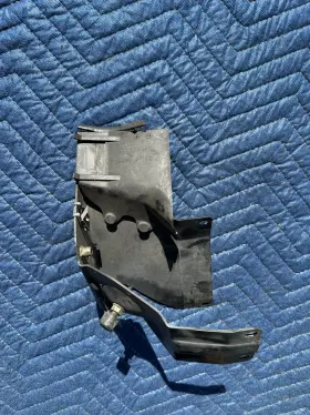 2155050788 Mercedes-benz 00-06 Cl500 W215 Front Upper Right Radiator Mount Bracket Oem