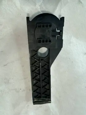 A2465040240 Mercedes-benz Right Radiator Mount Lower Bracket Oem Cla Gla250 W176 Infiniti Qx30