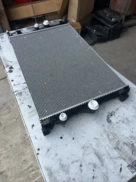 A2475000203 Mercedes-benz 2020 - 2023 Glb250 X247 2.0l Engine Coolant Radiator Oem
