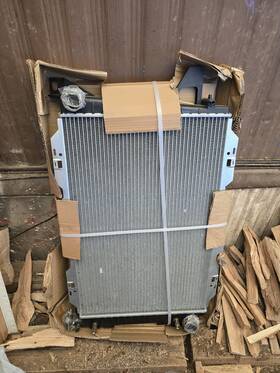 Sunbelt Radiators Sbr1453 Radiator For 1985-1996 Ford Bronco 5.0l V8