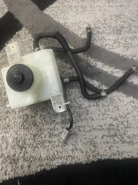 47220-47060 Toyota 2010-2015 Prius Brake Fluid Reservoir Tank Bottle Oem