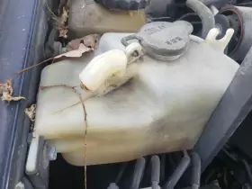 671.to1o98 Toyota Overflow Bottle Avalon 1998 Coolant Reservoir
